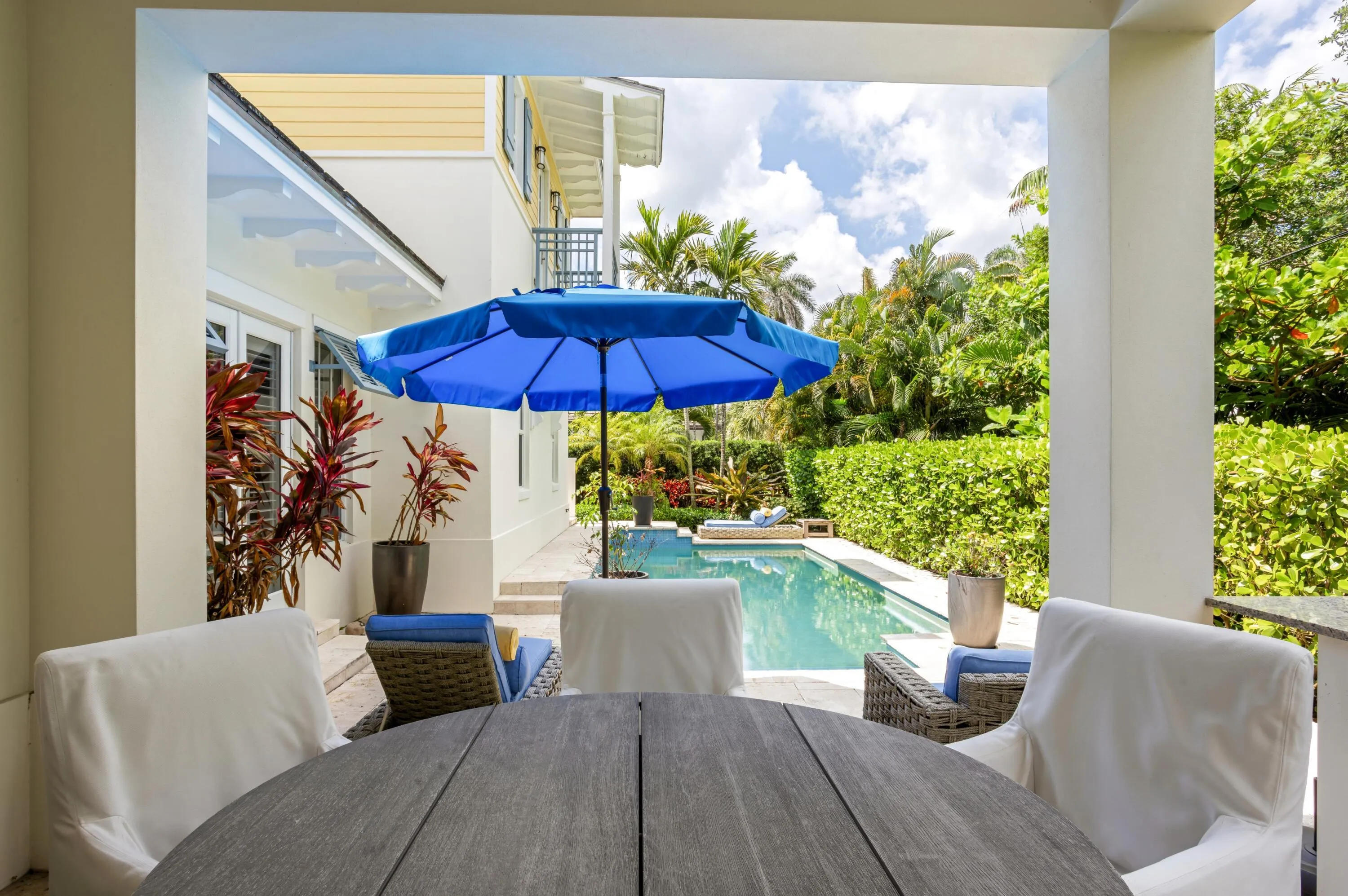 mls_LOGGIA_TO_POOL_DETAIL