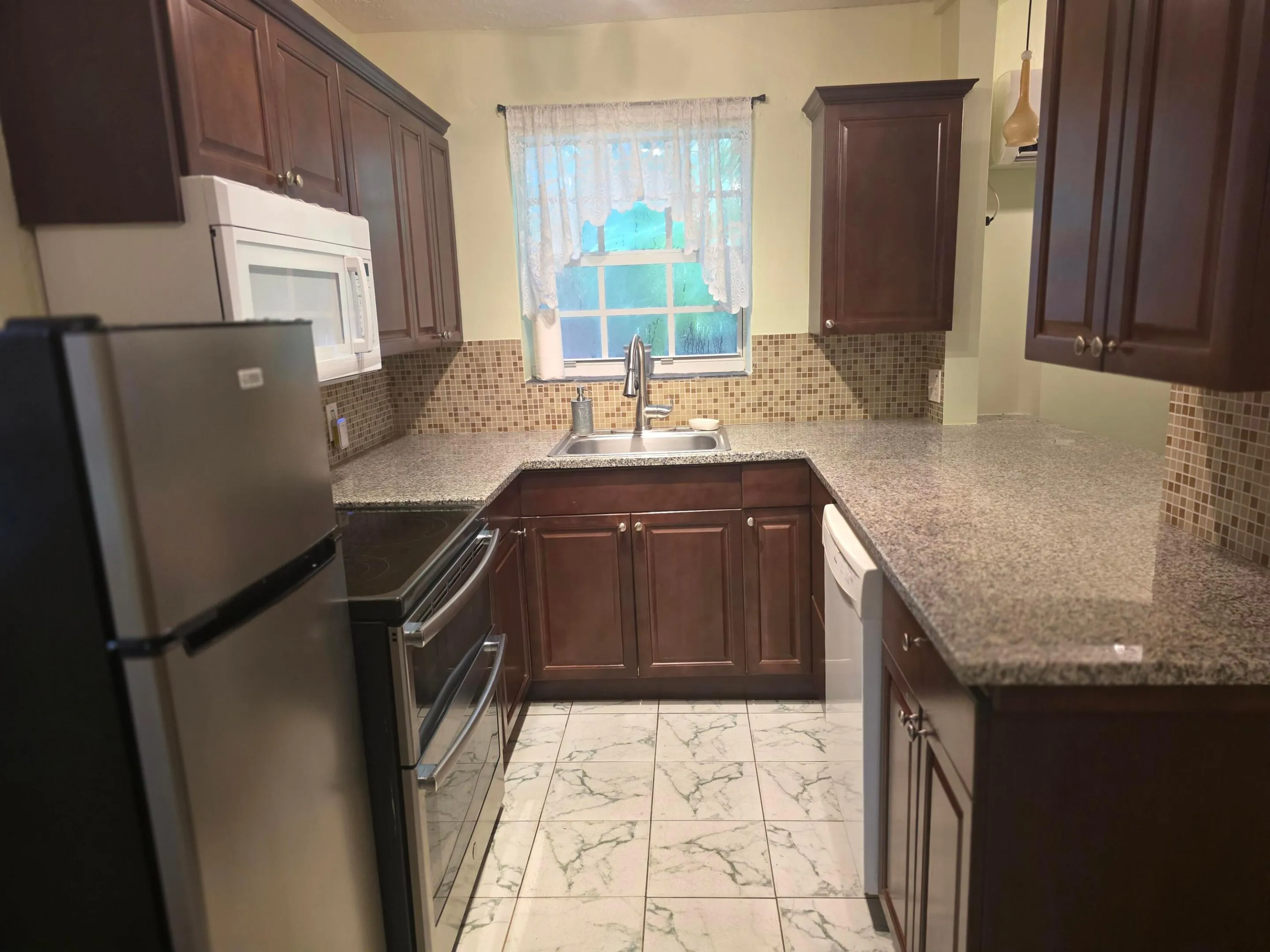Cottage - Kitchen