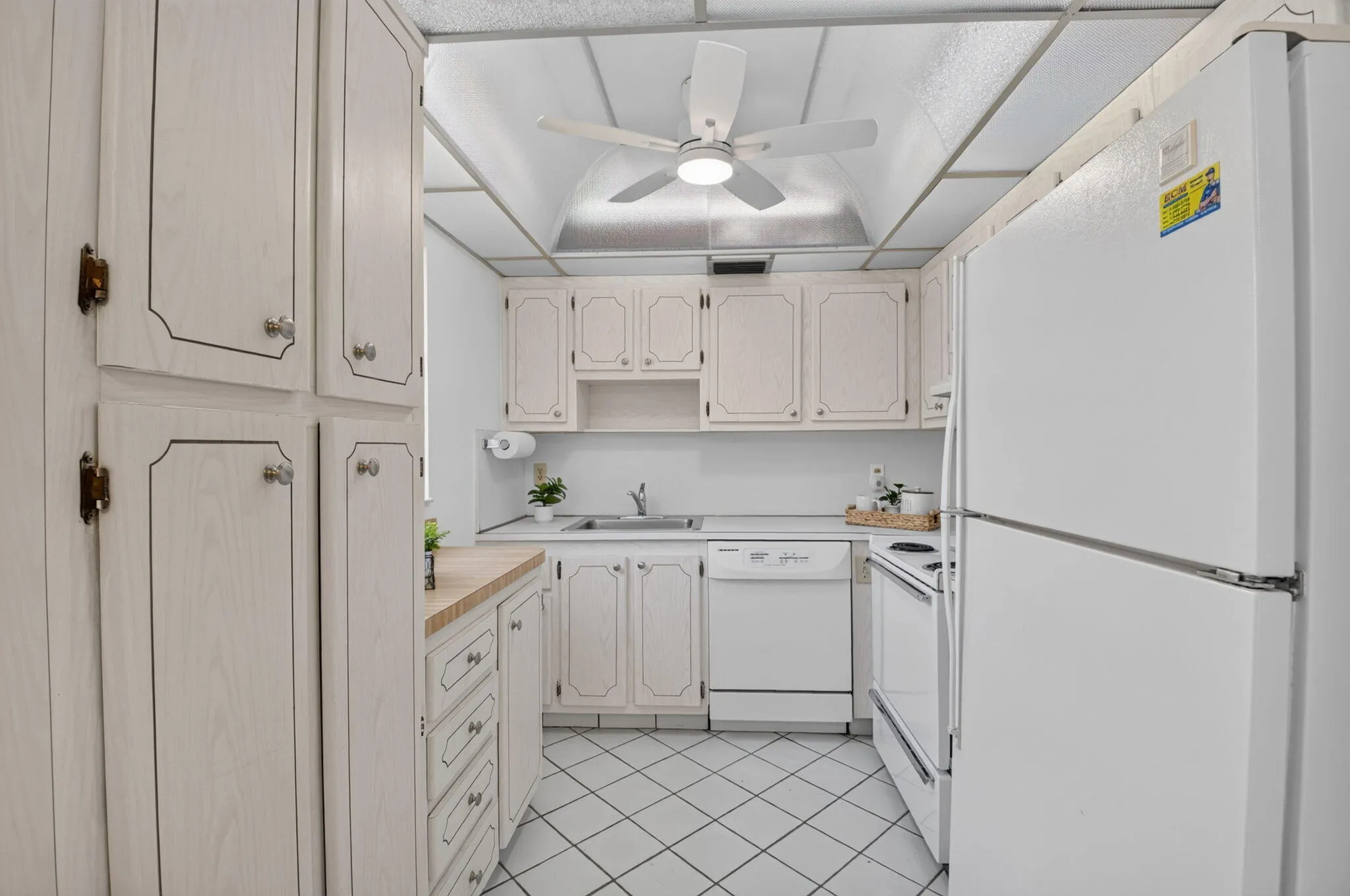 KITCHEN WITH NEW CEILING TILES AND FRESHLY PAINTED CABINETS INSIDE...IMMACULATE!