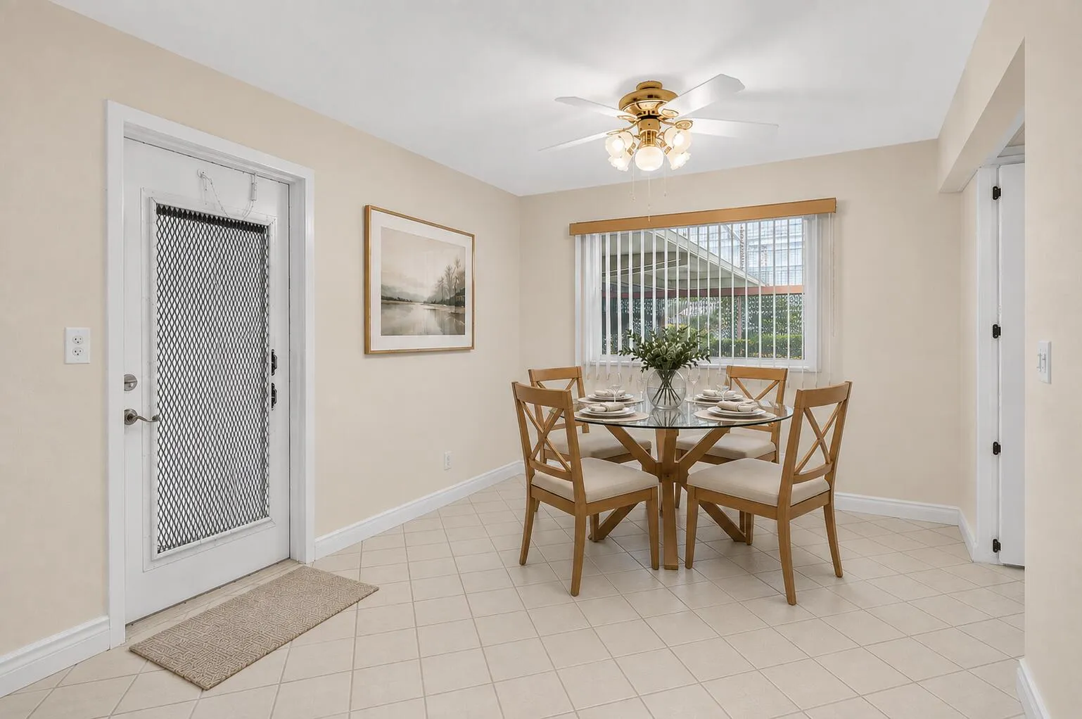 STAGED DINING AREA