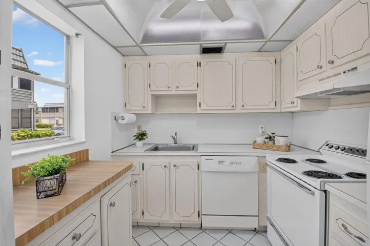 BRIGHT, WHITE KITCHEN WITH NEW CEILING TILES AND PAINT INSIDE ALL CABINETS!