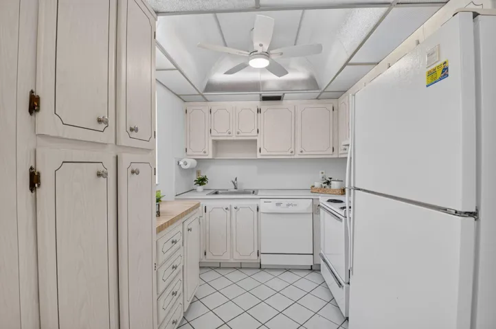 KITCHEN WITH NEW CEILING TILES AND FRESHLY PAINTED CABINETS INSIDE...IMMACULATE!