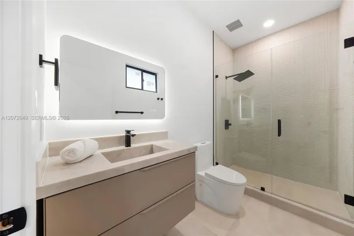 Bathroom No. 2 Suite with full bathroom and walk in closet