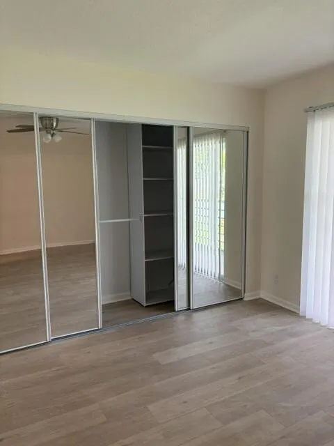 MASTERBEDROOM CLOSET