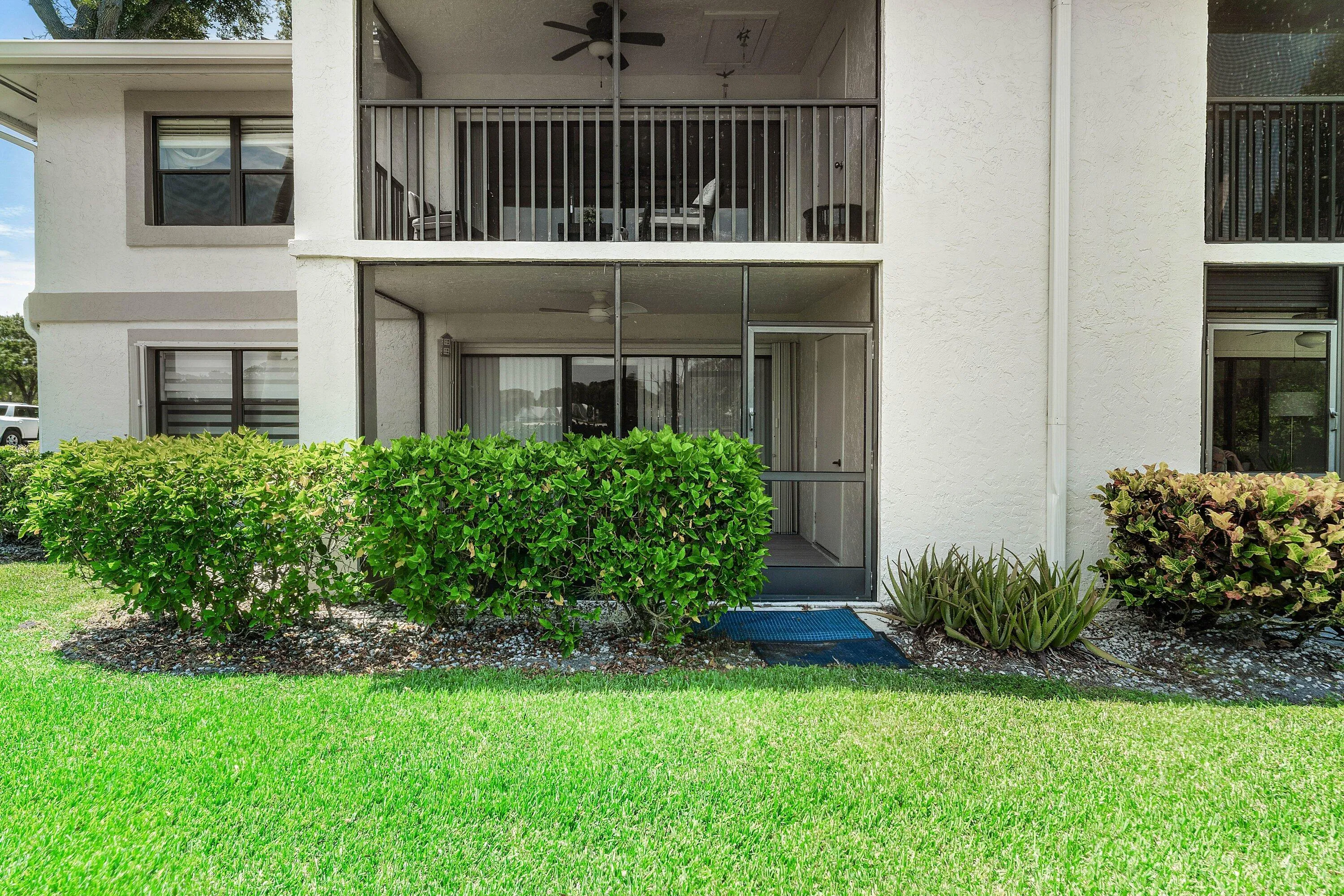 024-12870BriarlakeDrive-106-PalmBeachGar