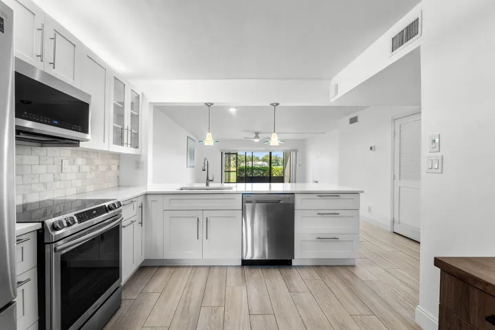 006-12870BriarlakeDrive-106-PalmBeachGar