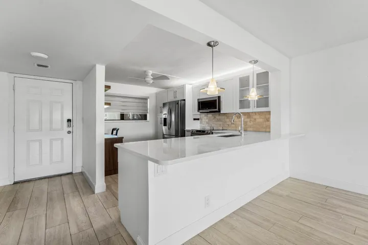 008-12870BriarlakeDrive-106-PalmBeachGar