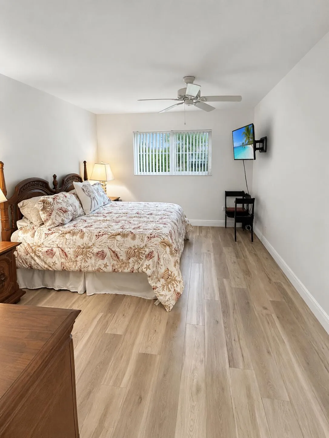 27 Colonial Club Dr 105 Primary Suite Ki