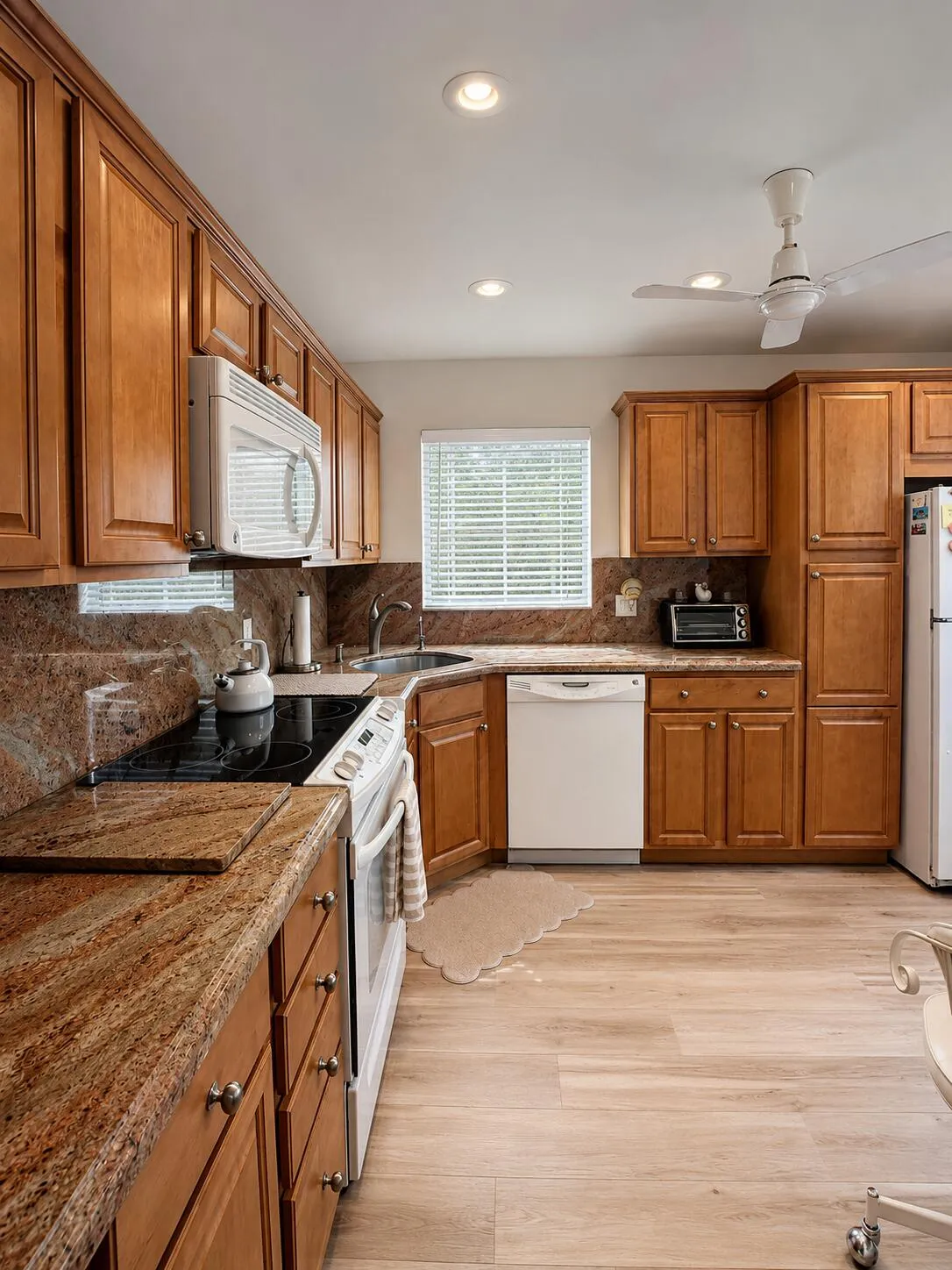 27 Colonial Club Dr 105 Kitchen 4