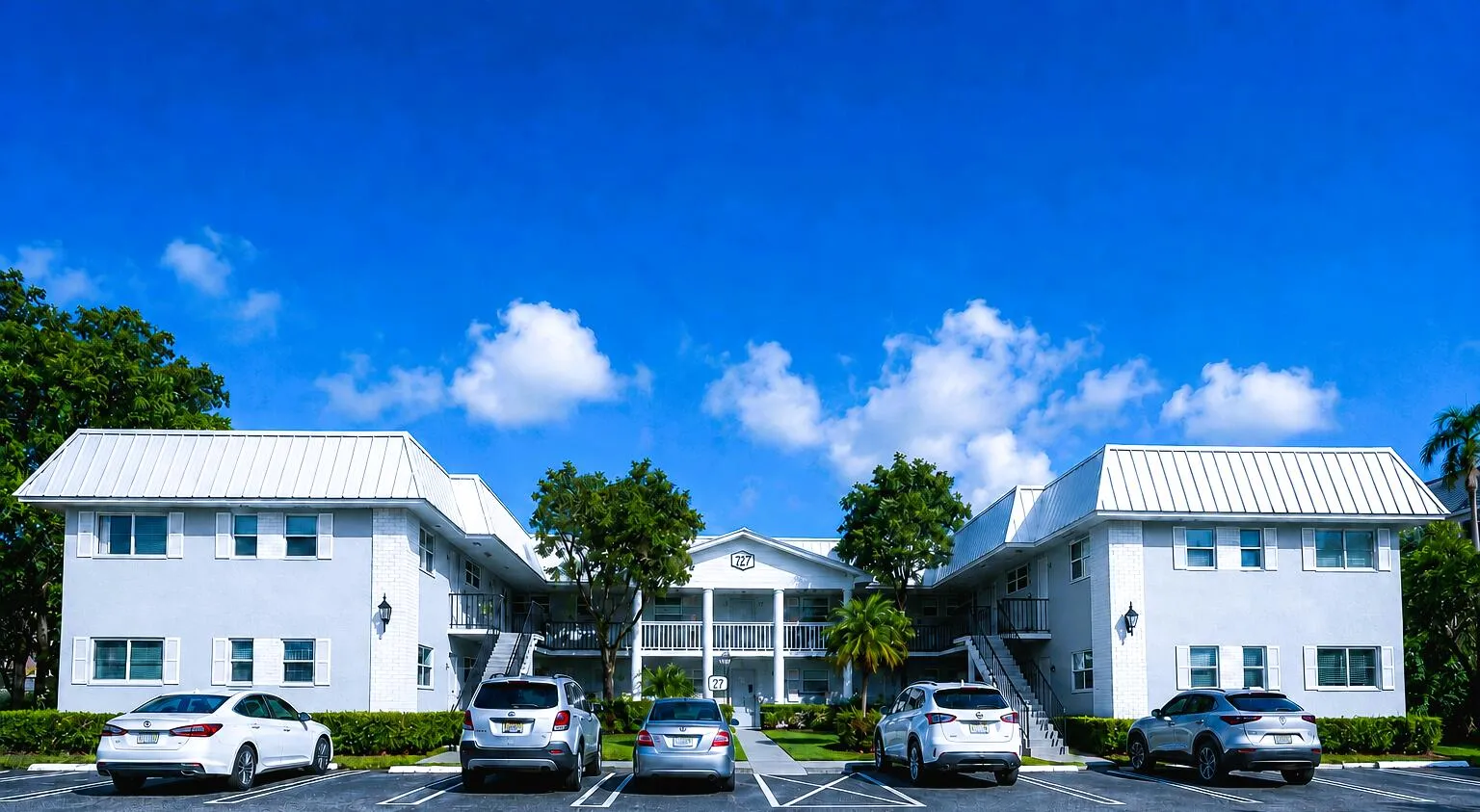 27 Colonial Club Dr 105 Exterior 1