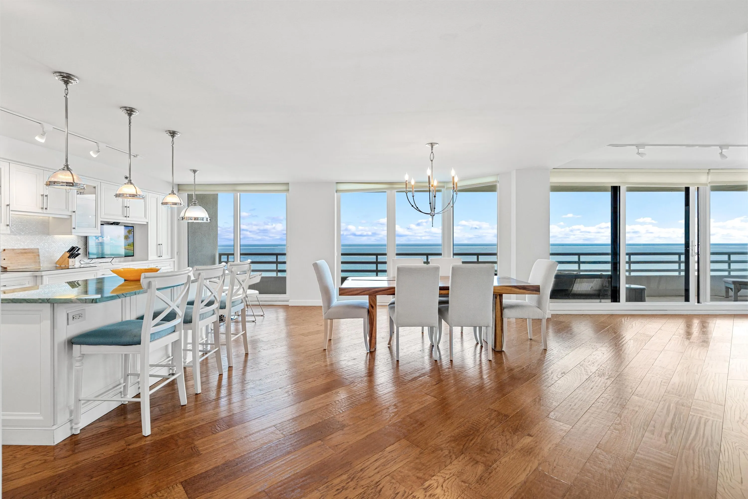 OCEANVIEW DINING ROOM