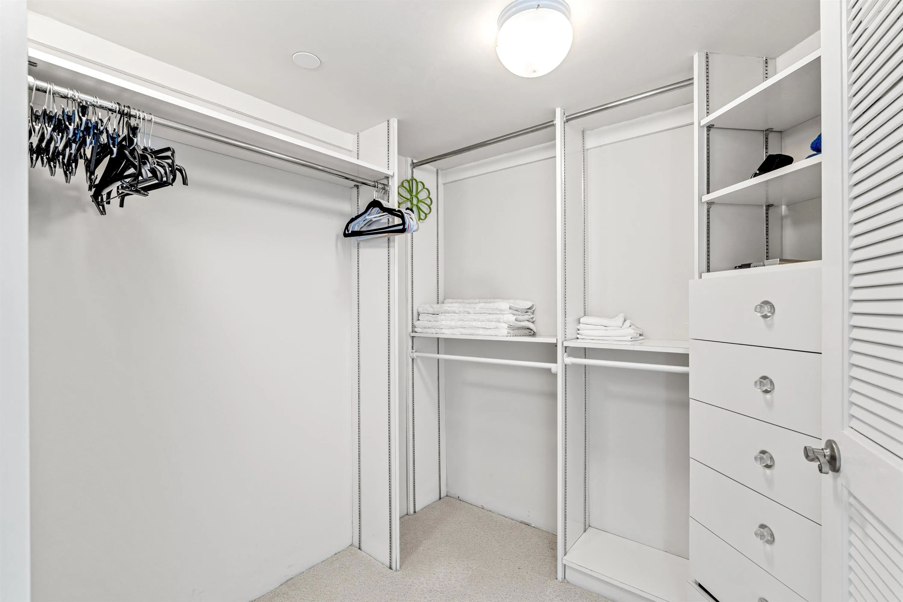 BEDROOM 2 CLOSET