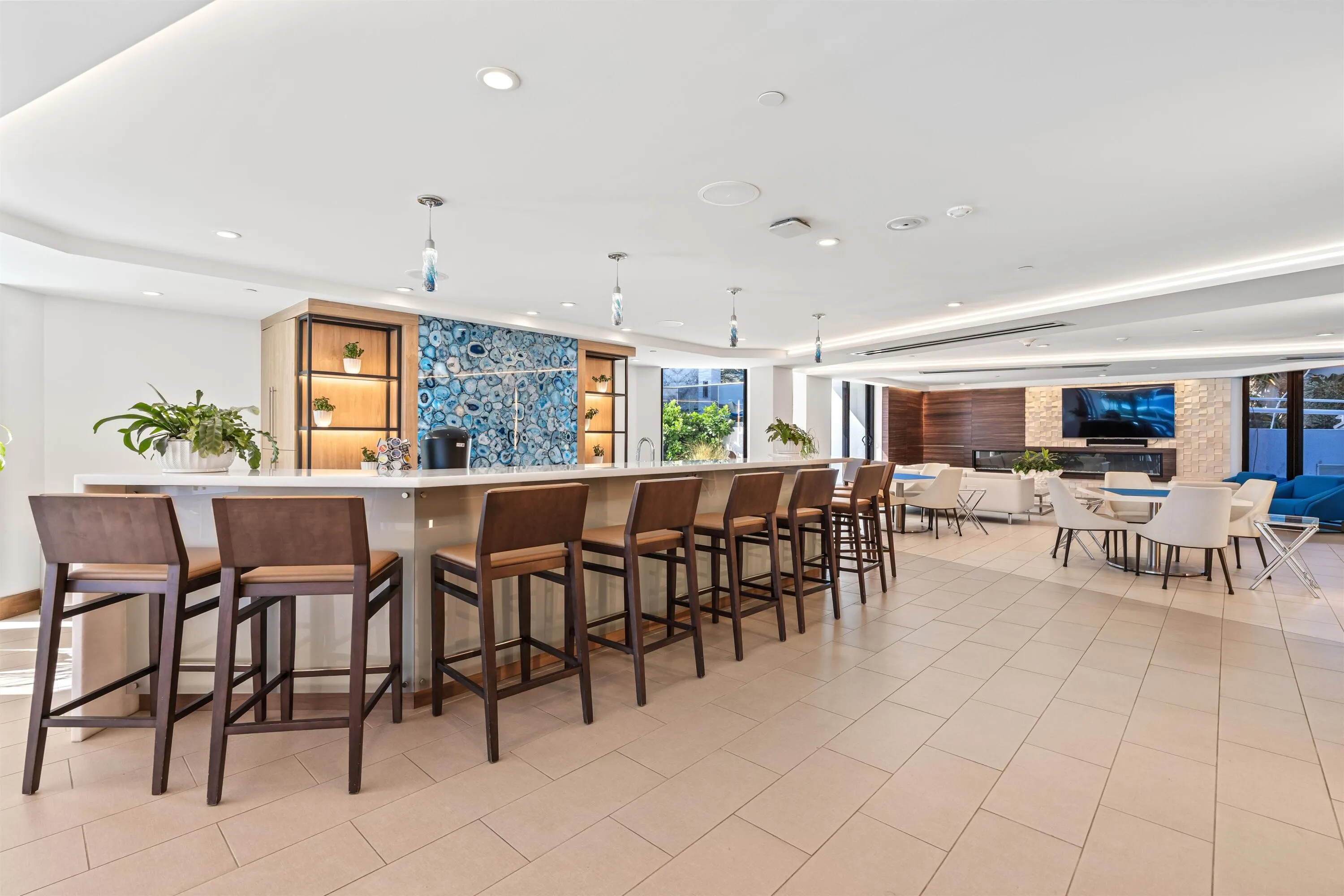 CLUBROOM