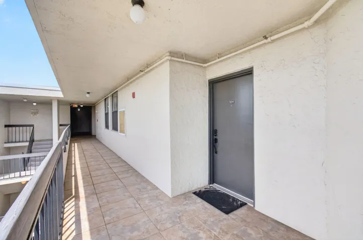 Front Door/ 5th Floor