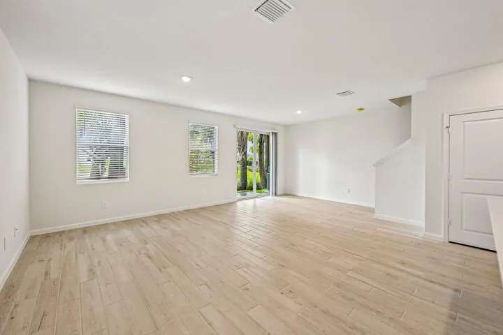 -643 Salisbury Cir (7)
