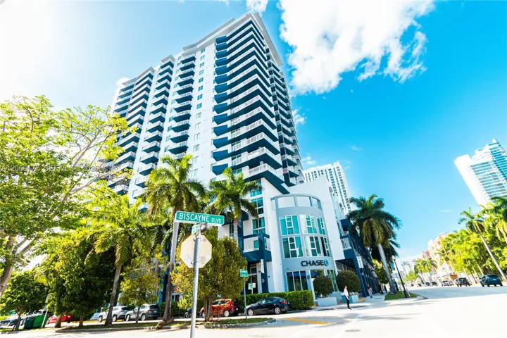 1800 Biscayne Plaza – Edgewater high-rise living"Pool