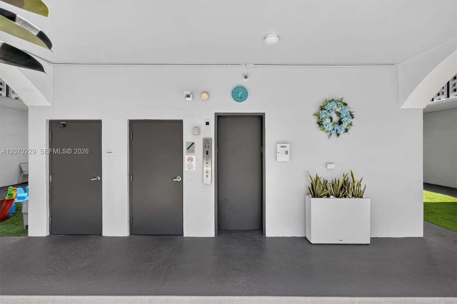 2 Elevators