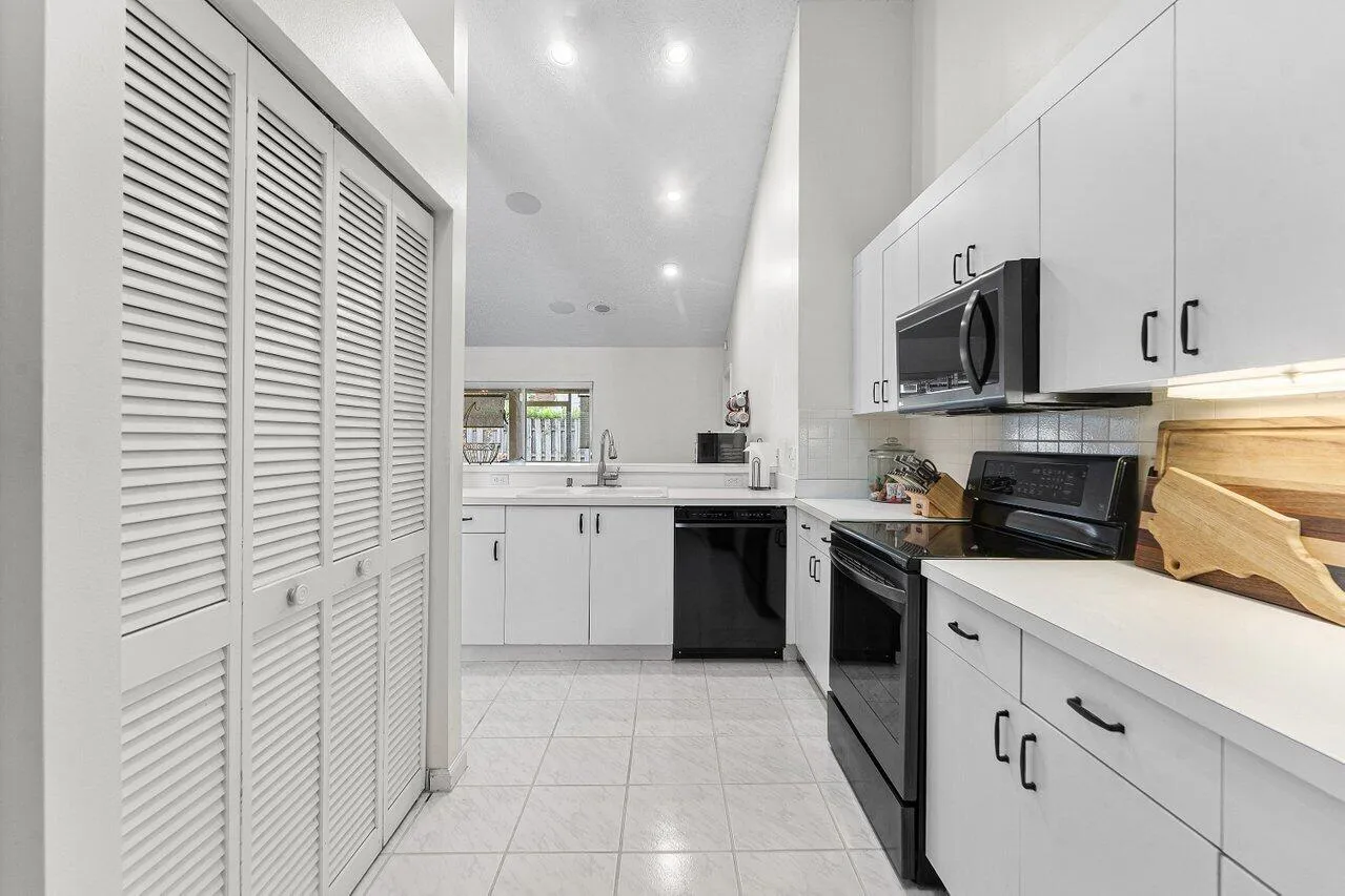 015-12842MeadowbendDrive-Wellington-FL-3