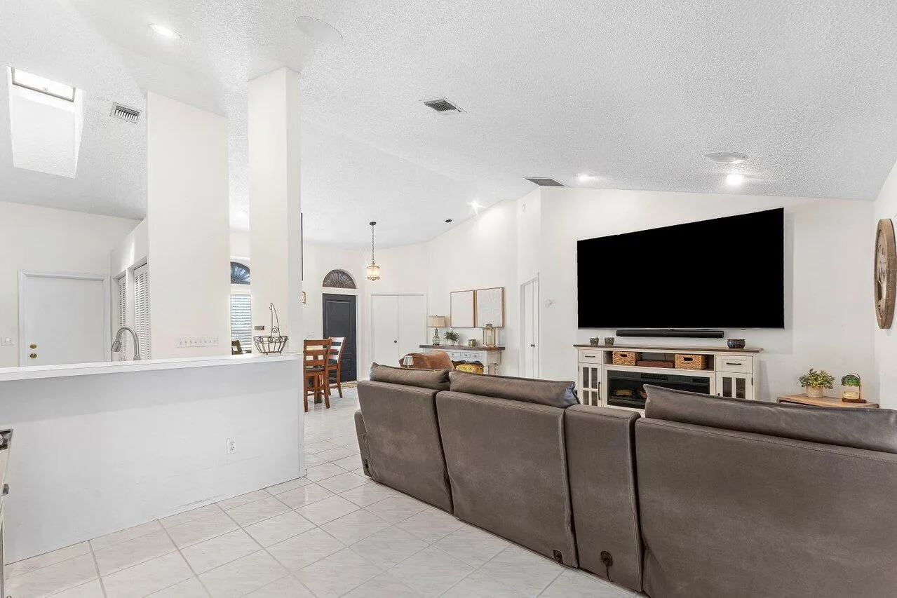 010-12842MeadowbendDrive-Wellington-FL-3