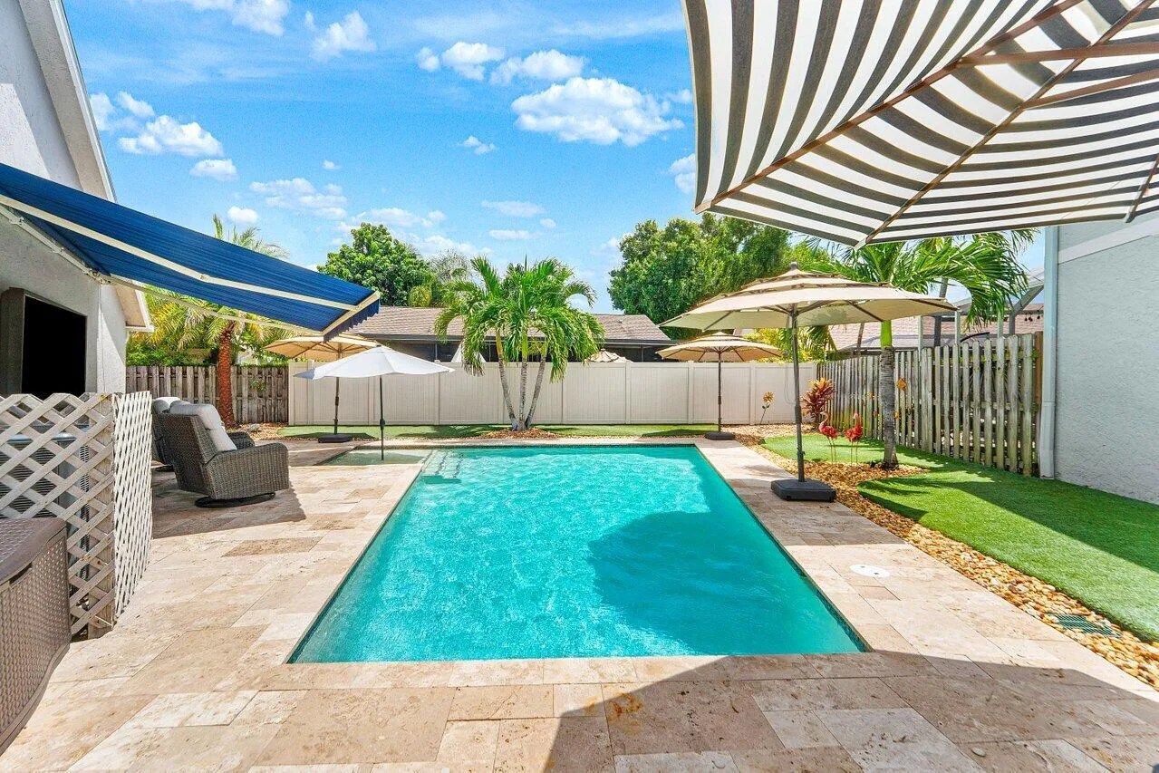 Private pool view