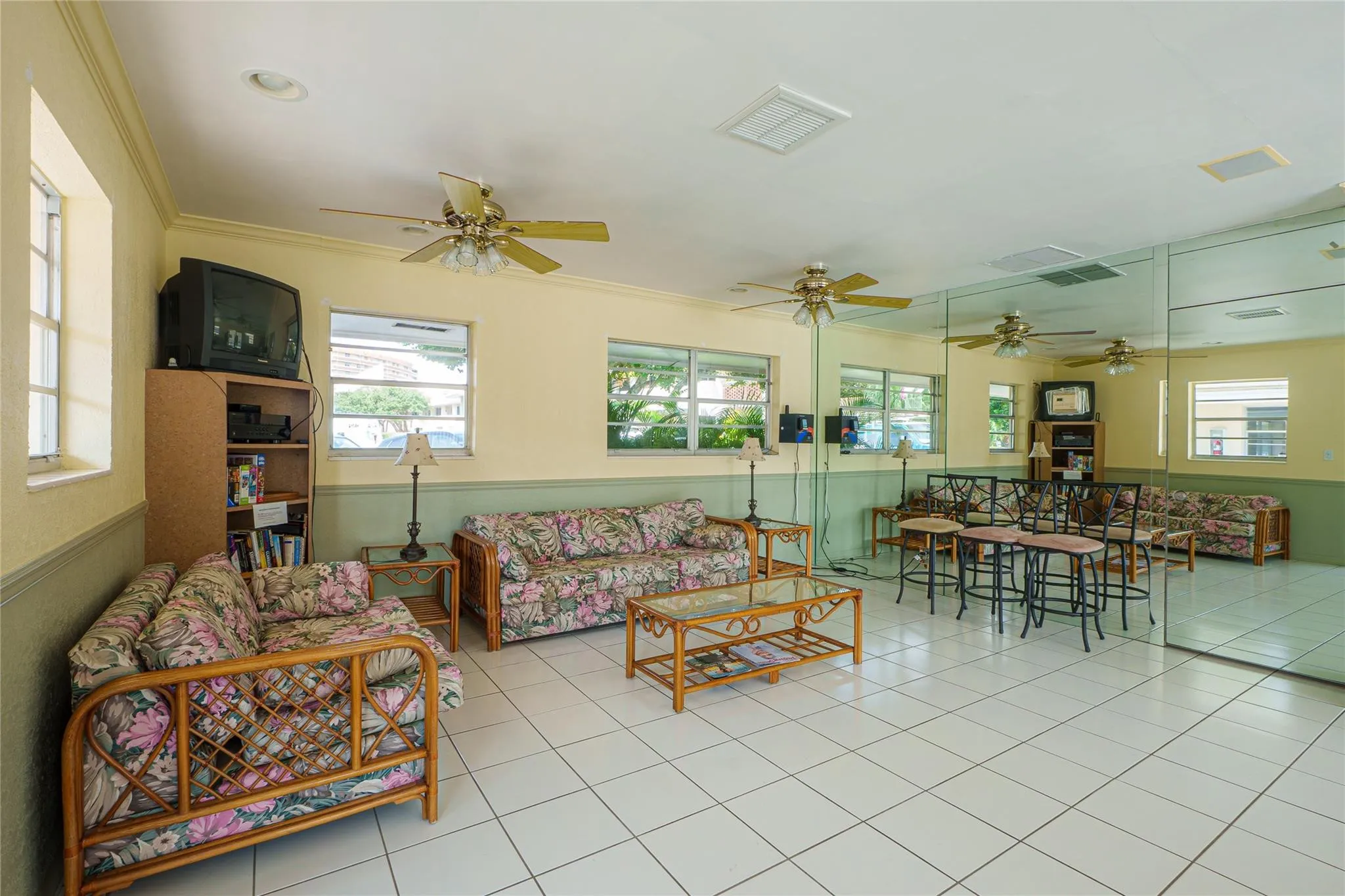 sitting area inside club house off of the pool
