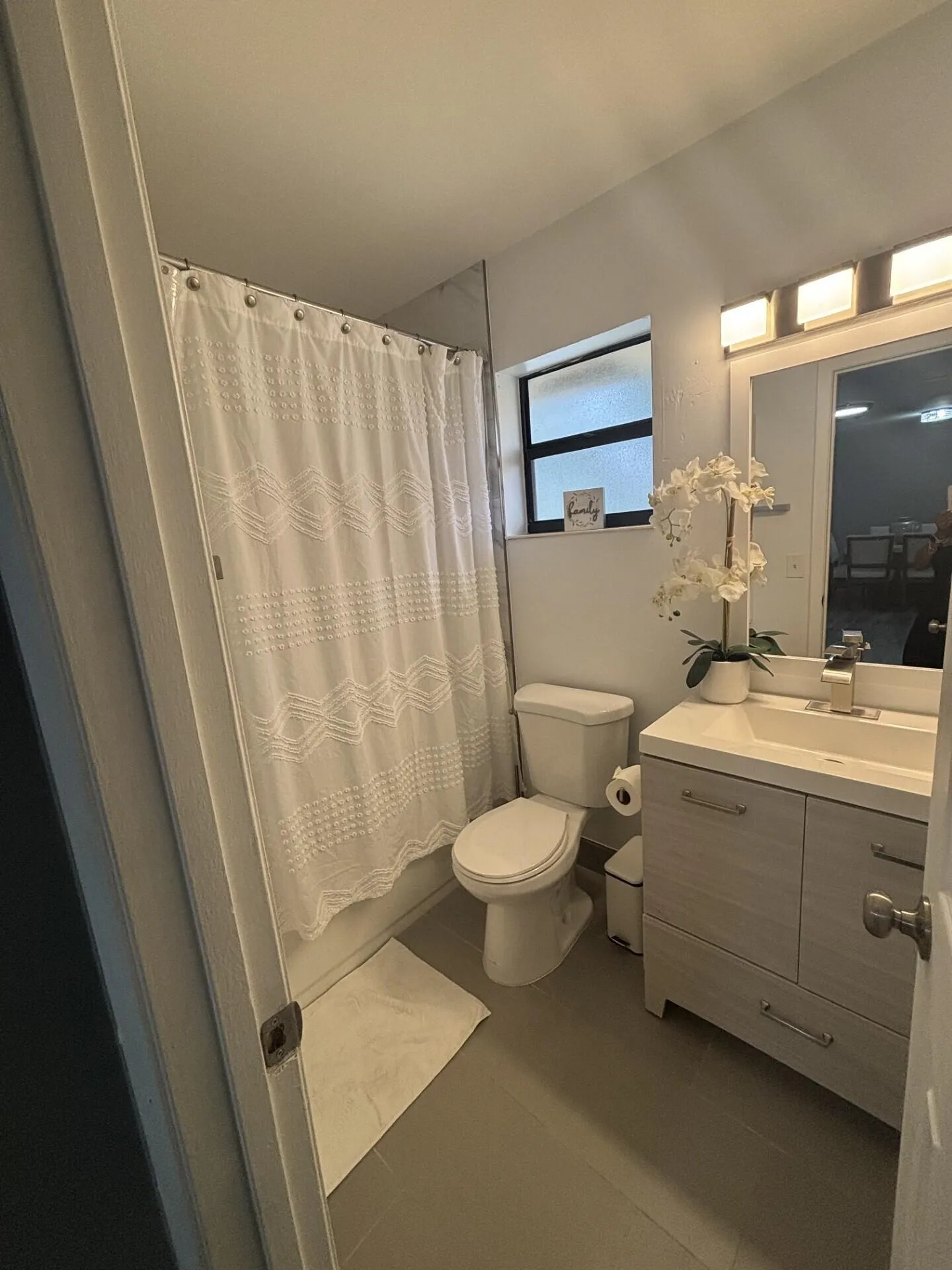 b4903abd-dc32-406f-b409-03c3a4eebf41