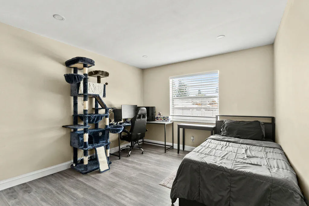 2nd bedroom