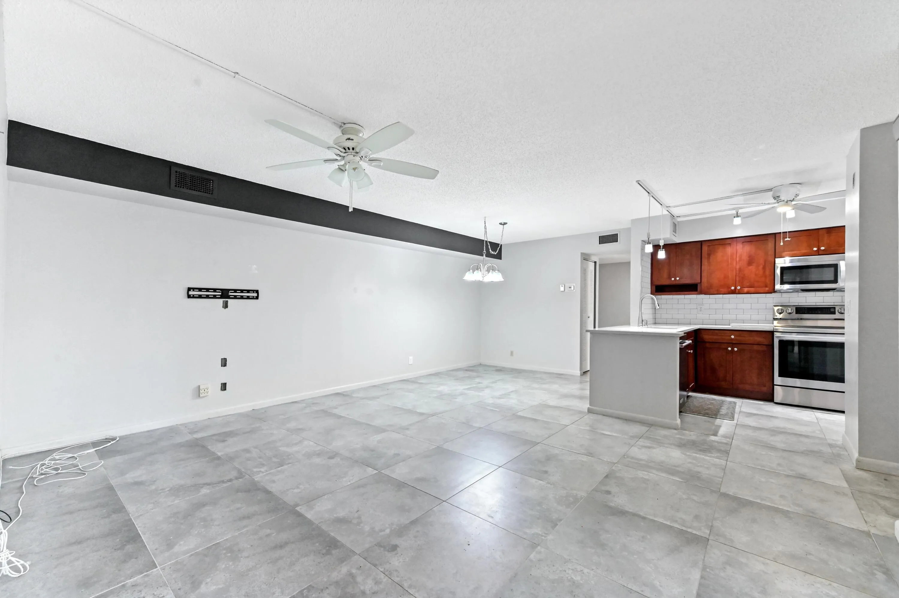 8 Living Room 01