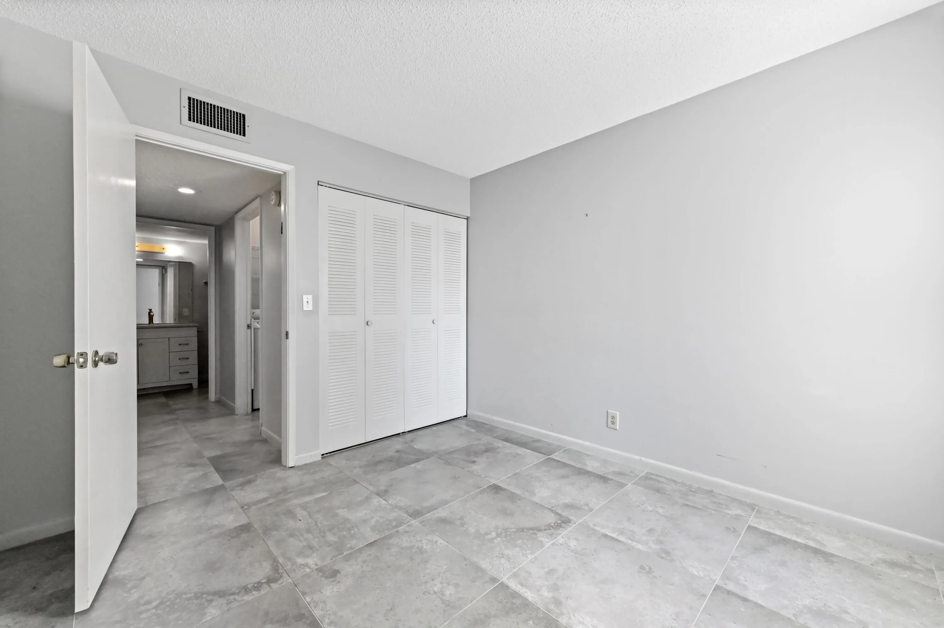 19 Bedroom 02
