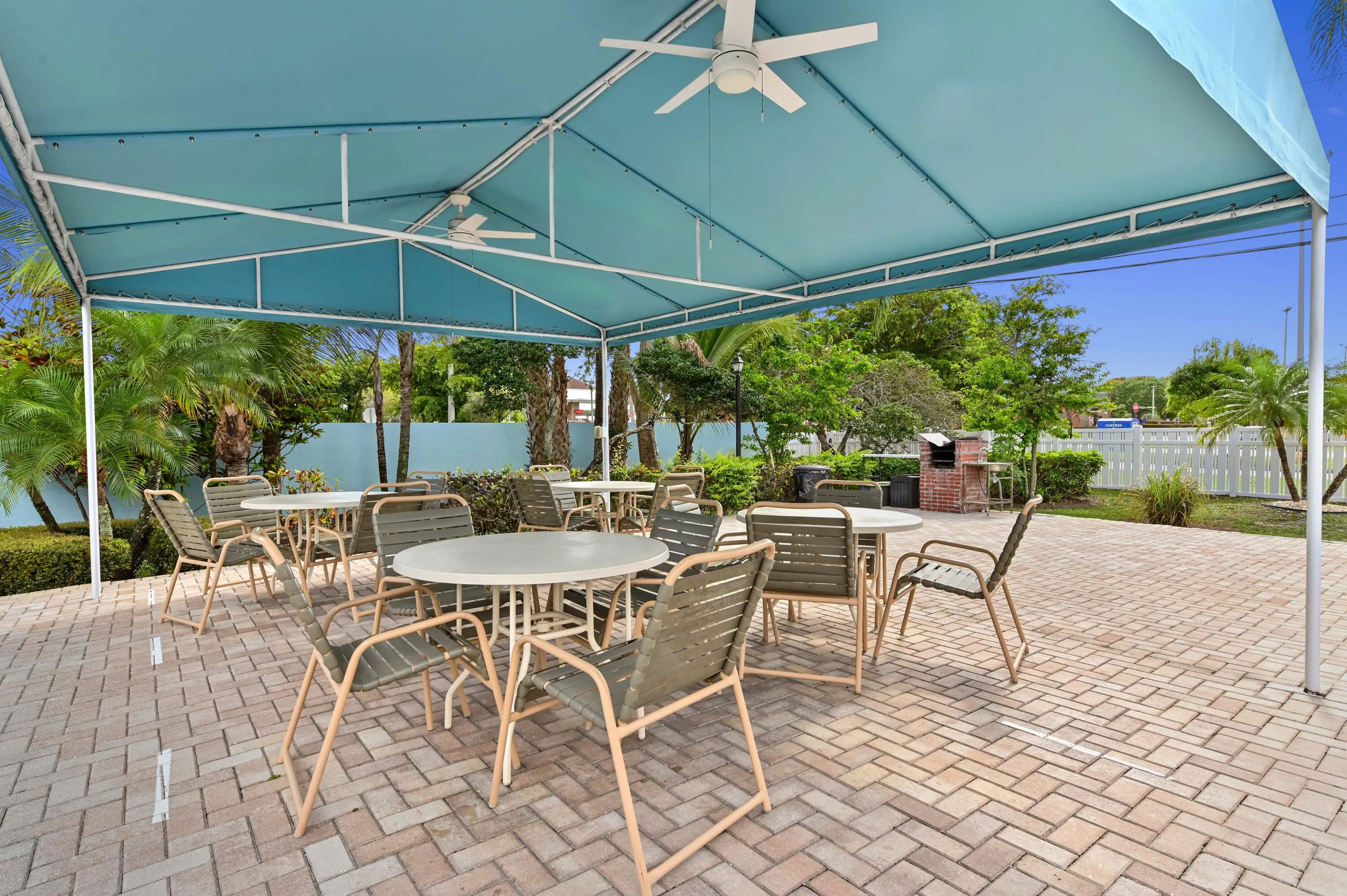 03 BBQ area 01