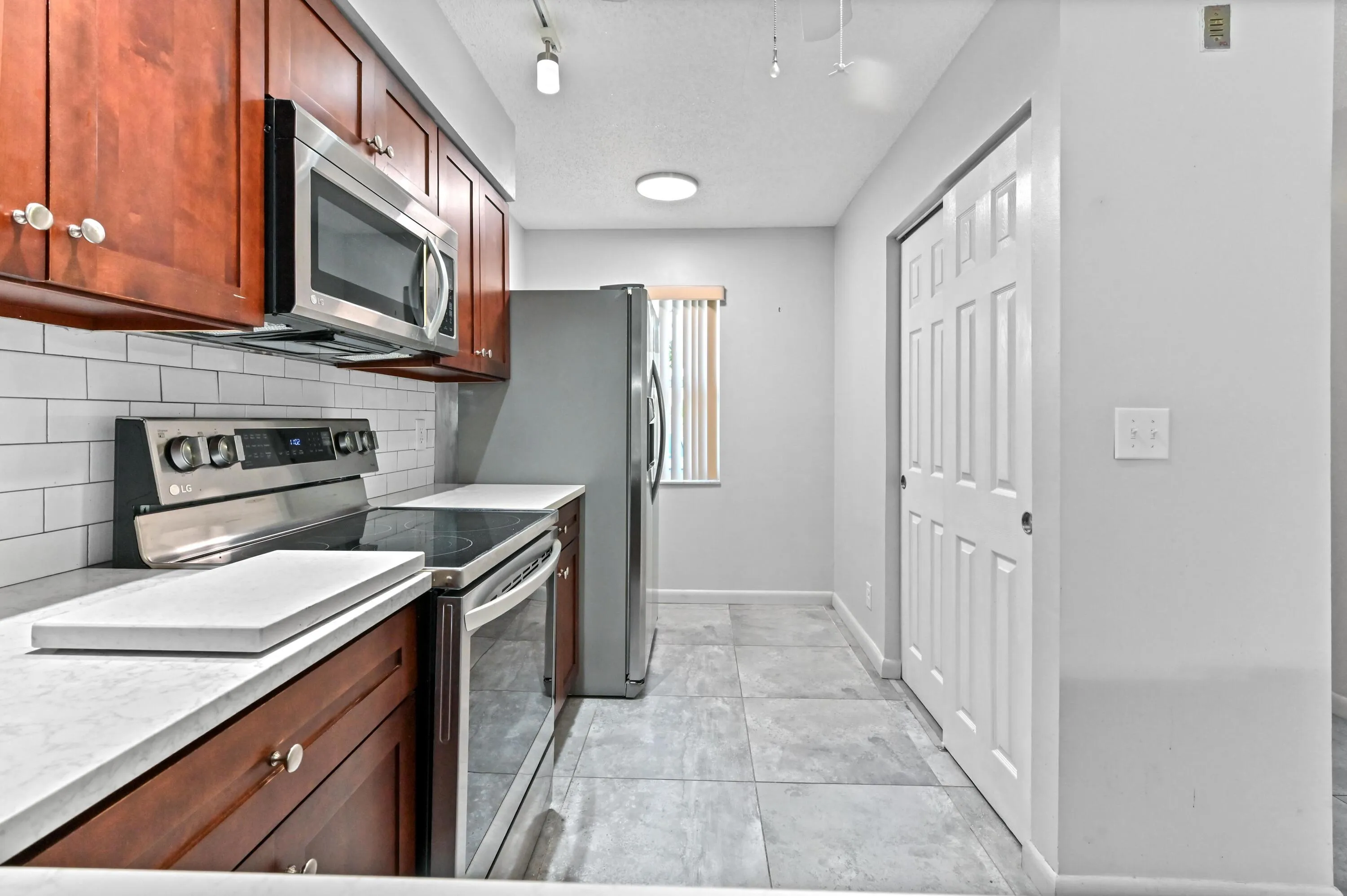 13 Kitchen 01