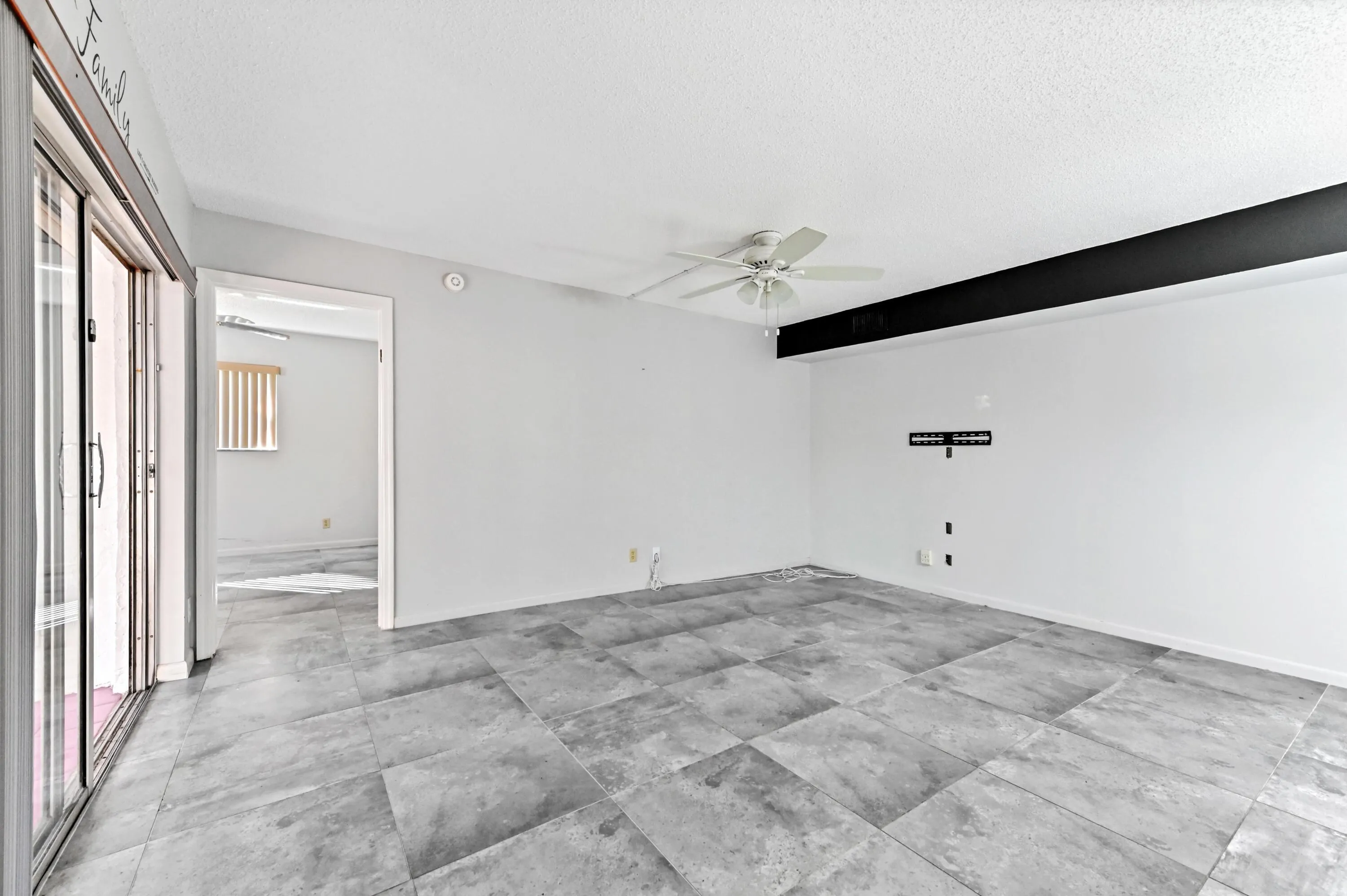 6 Living Room 01