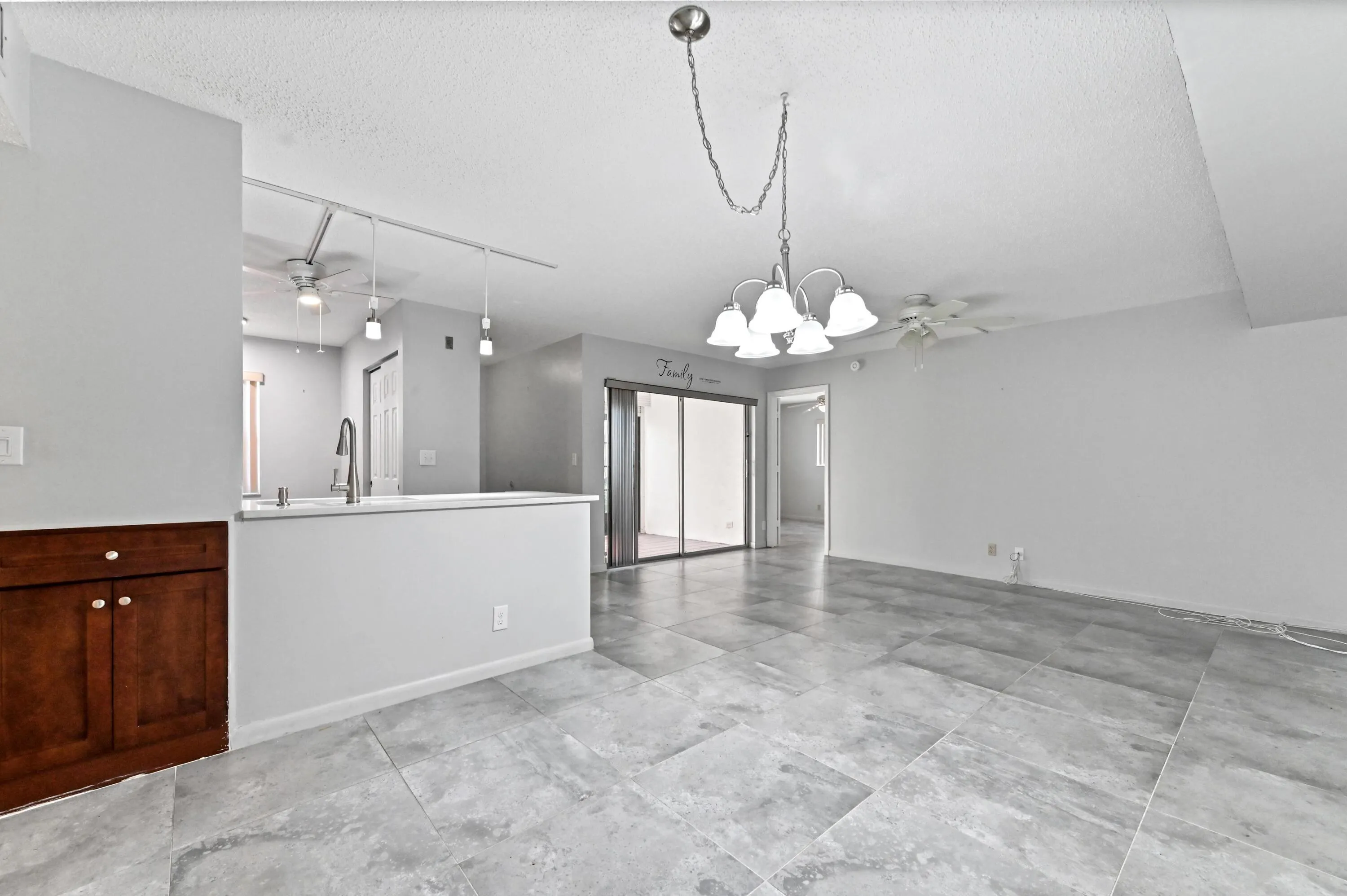 12 Dining Room 03