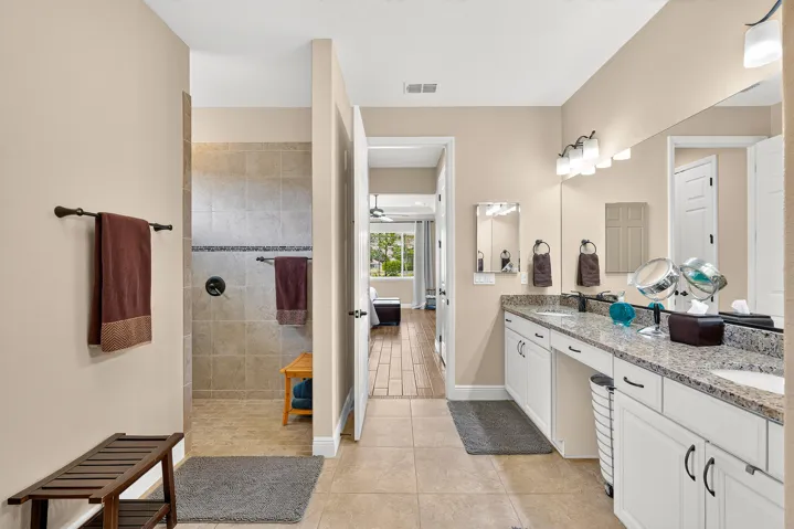 Ensuite Master Bathroom - Double Sinks