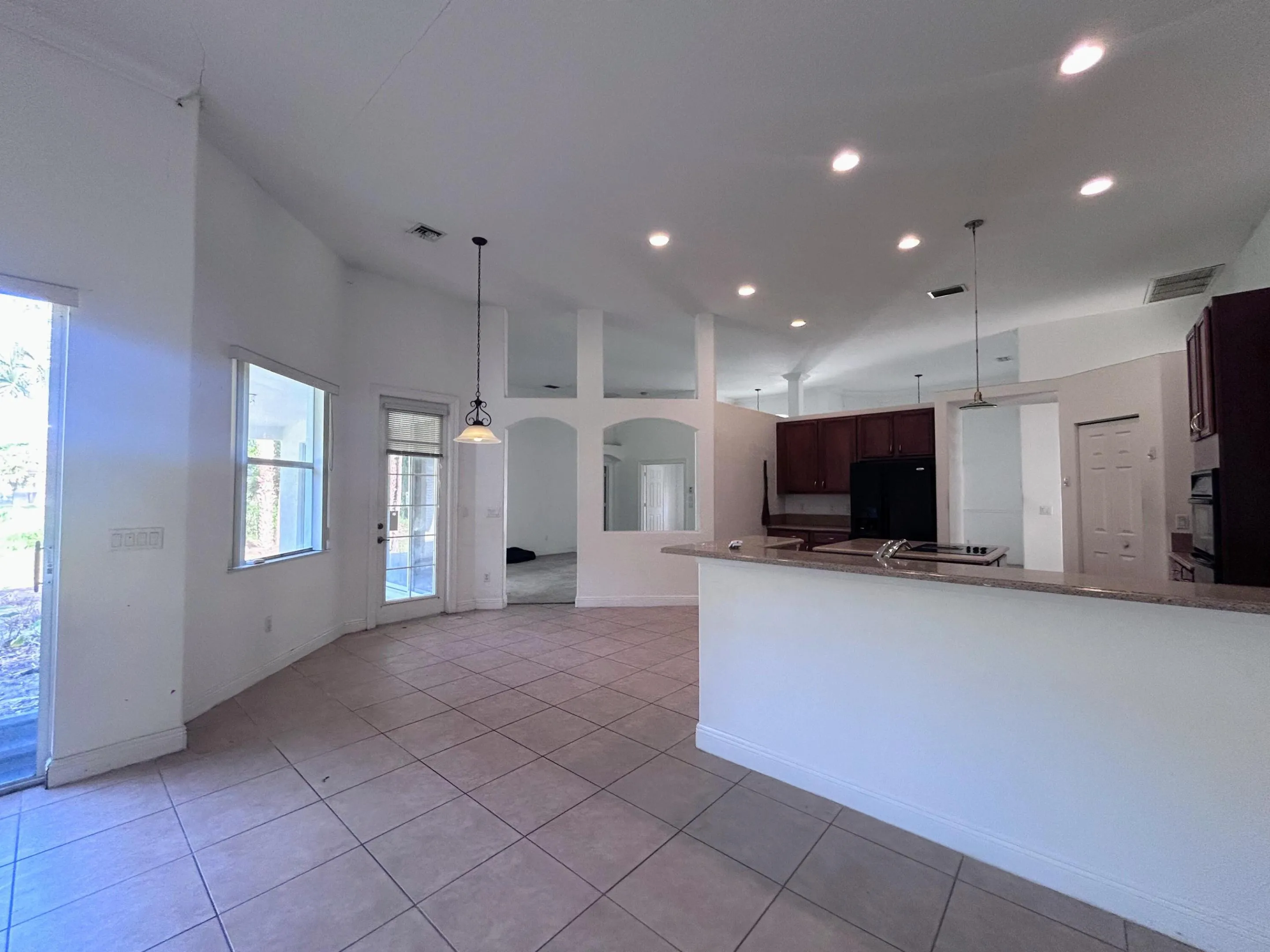 OVERSIZED KITCHEN