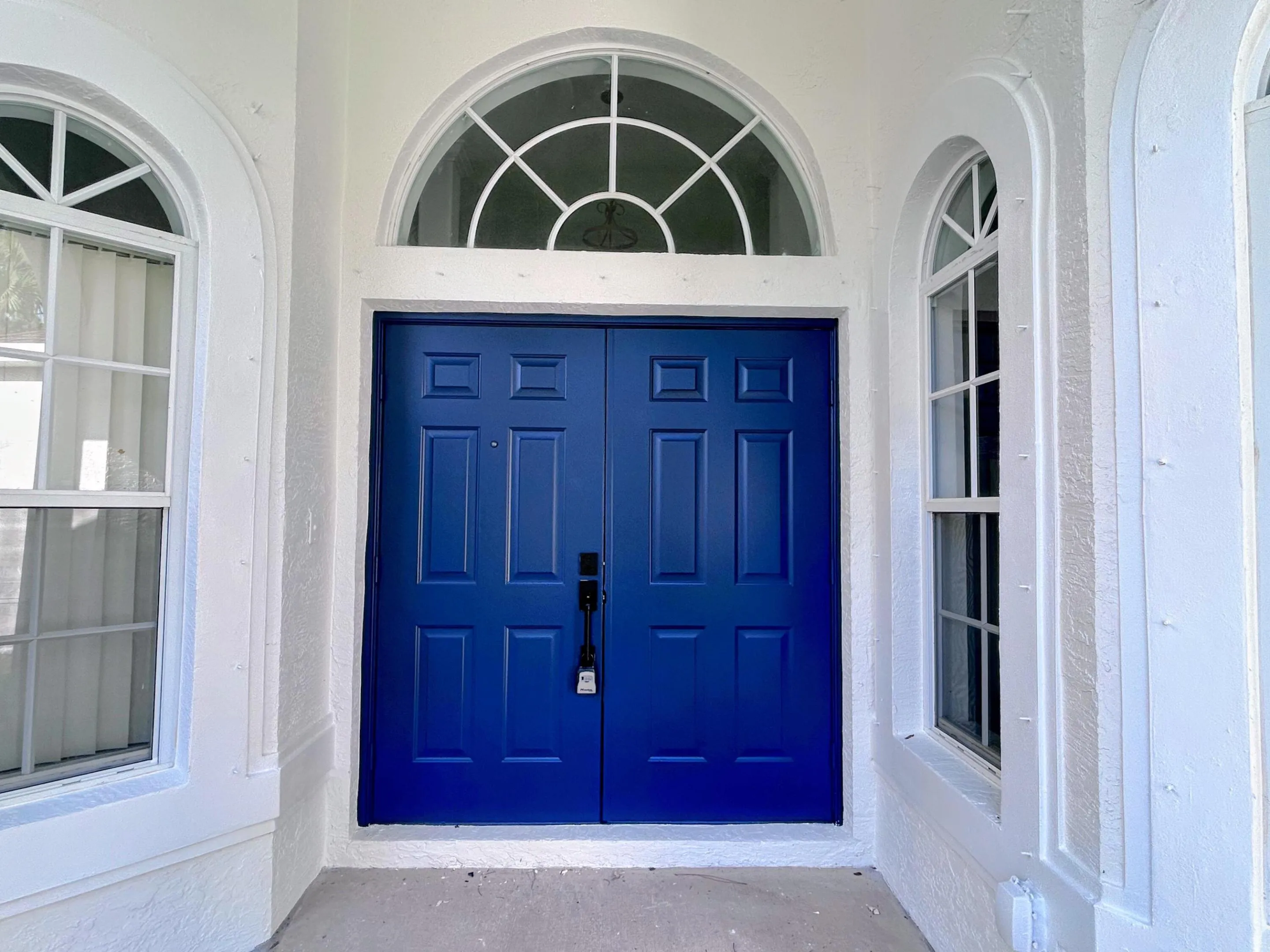 DOUBLE FRONT DOOR