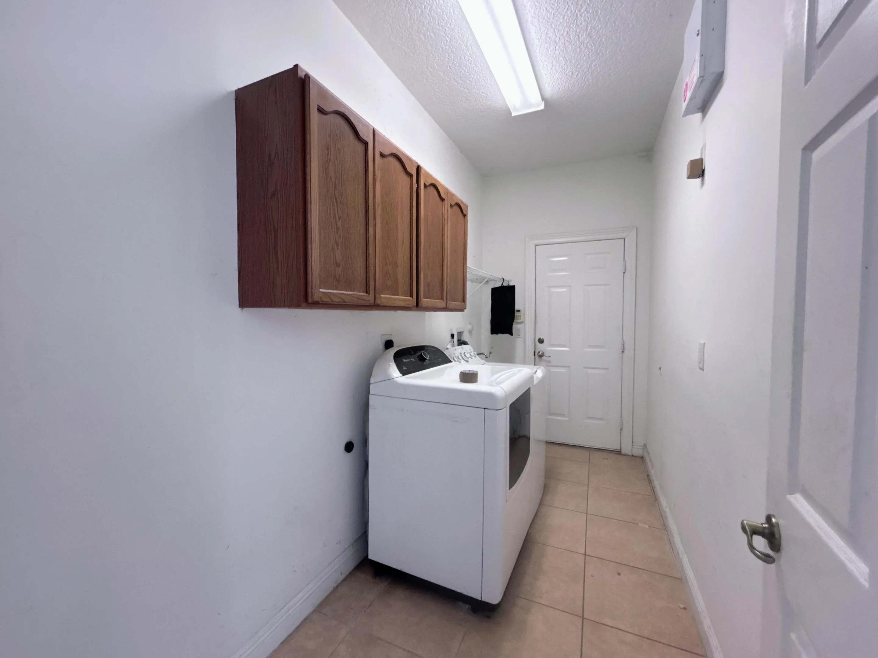 LAUNDRY ROOM TO GARAGE