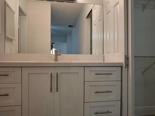 1000160426
