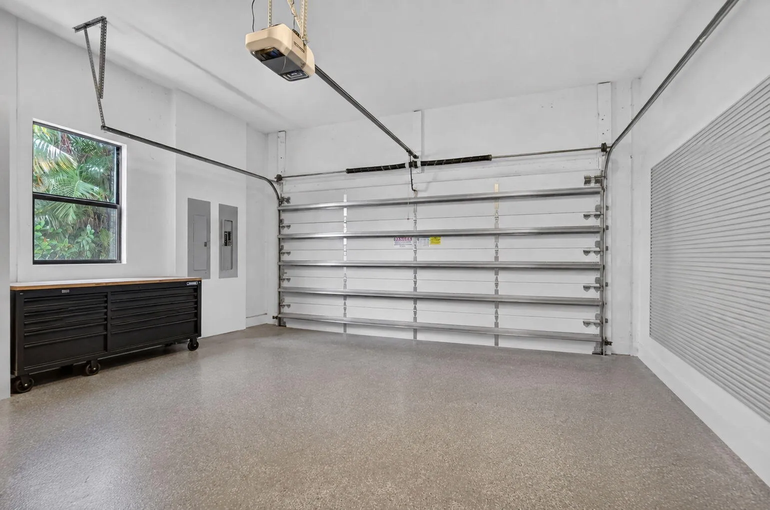 2 CAR GARAGE