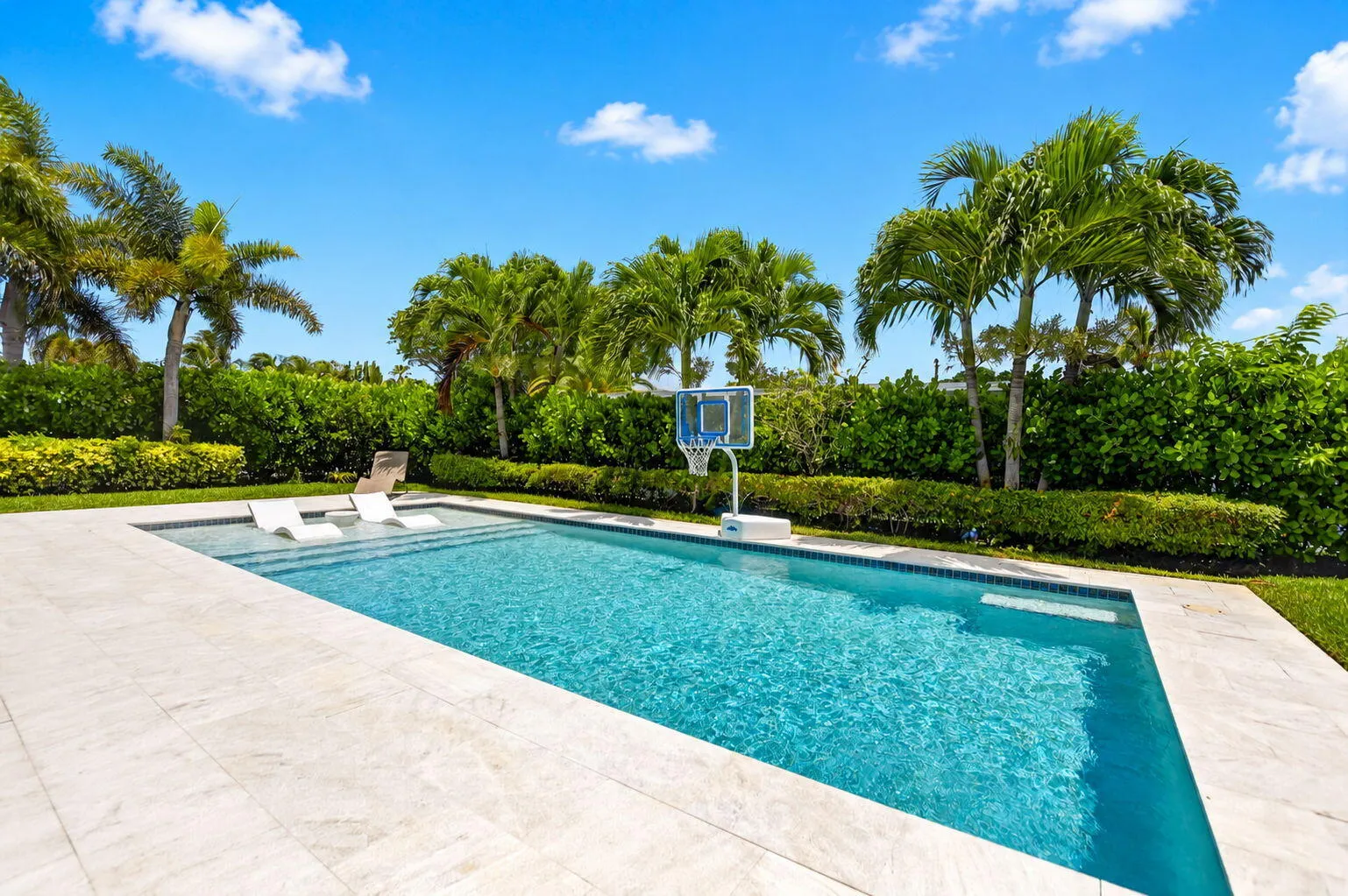 RESORT STYLE POOL