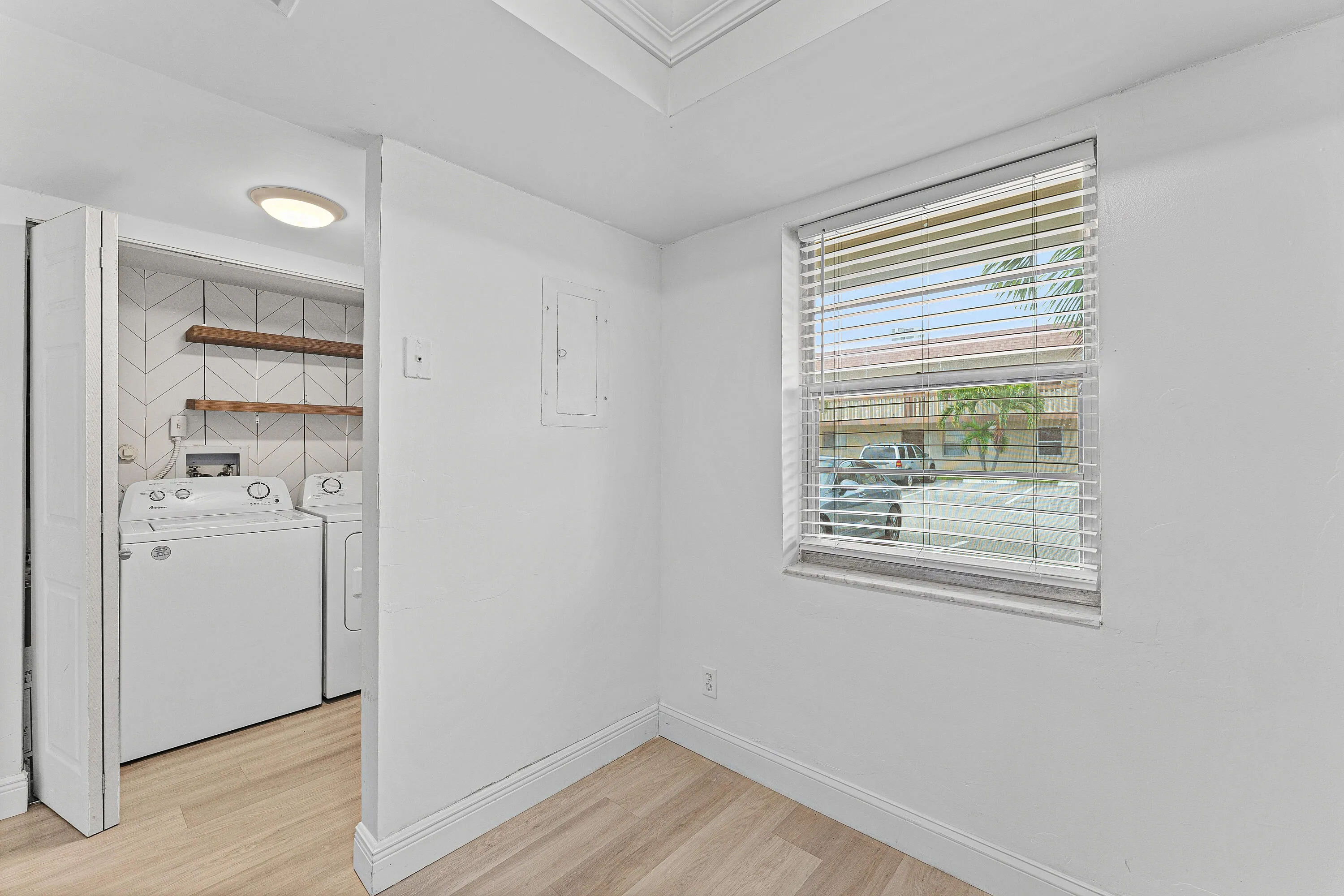 Kitchen/Laundry