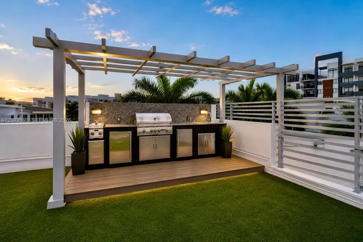 Summer Kitchen Virtually Staged