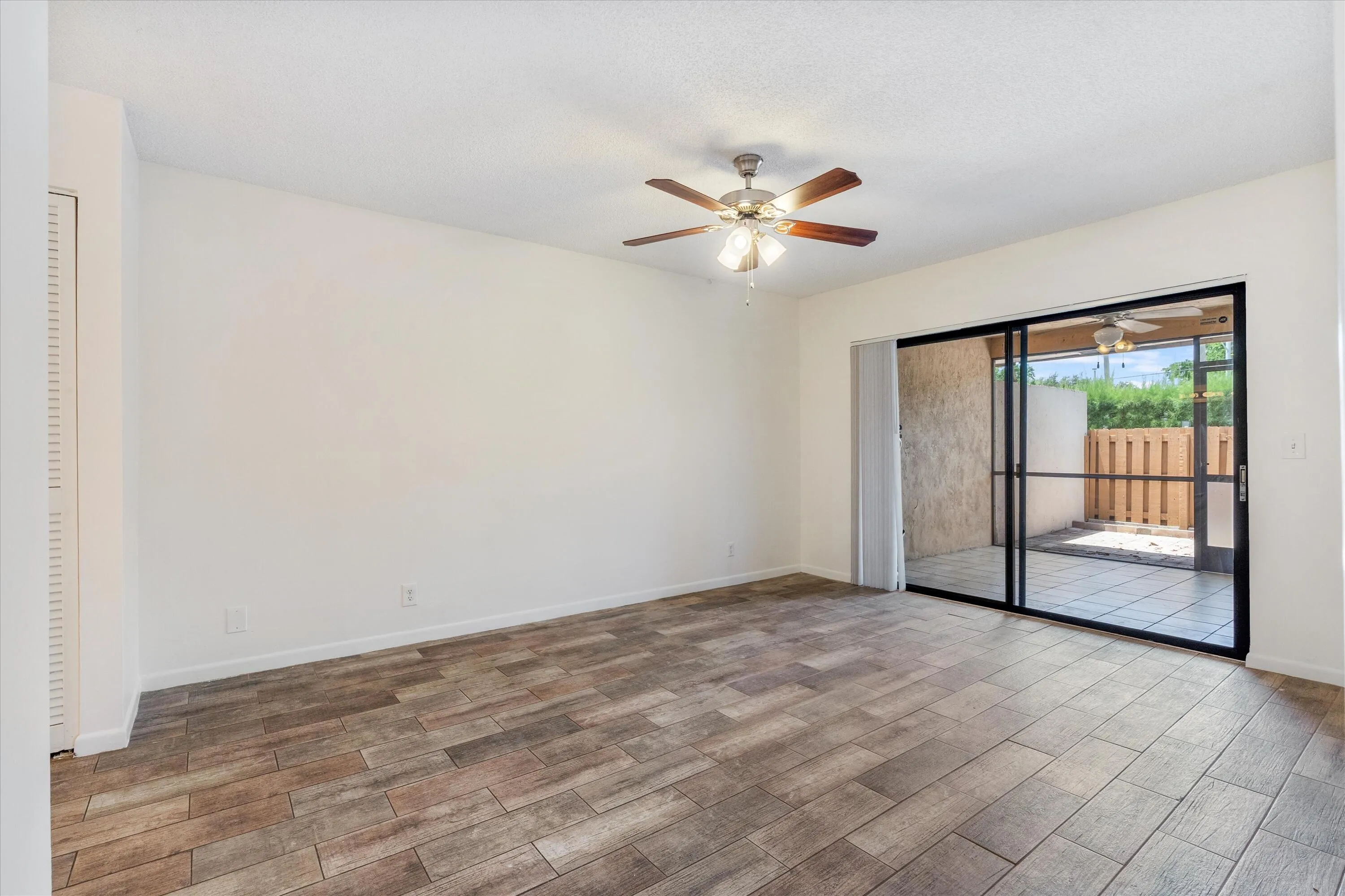 MASTER ROOM