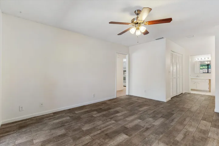 MASTER ROOM