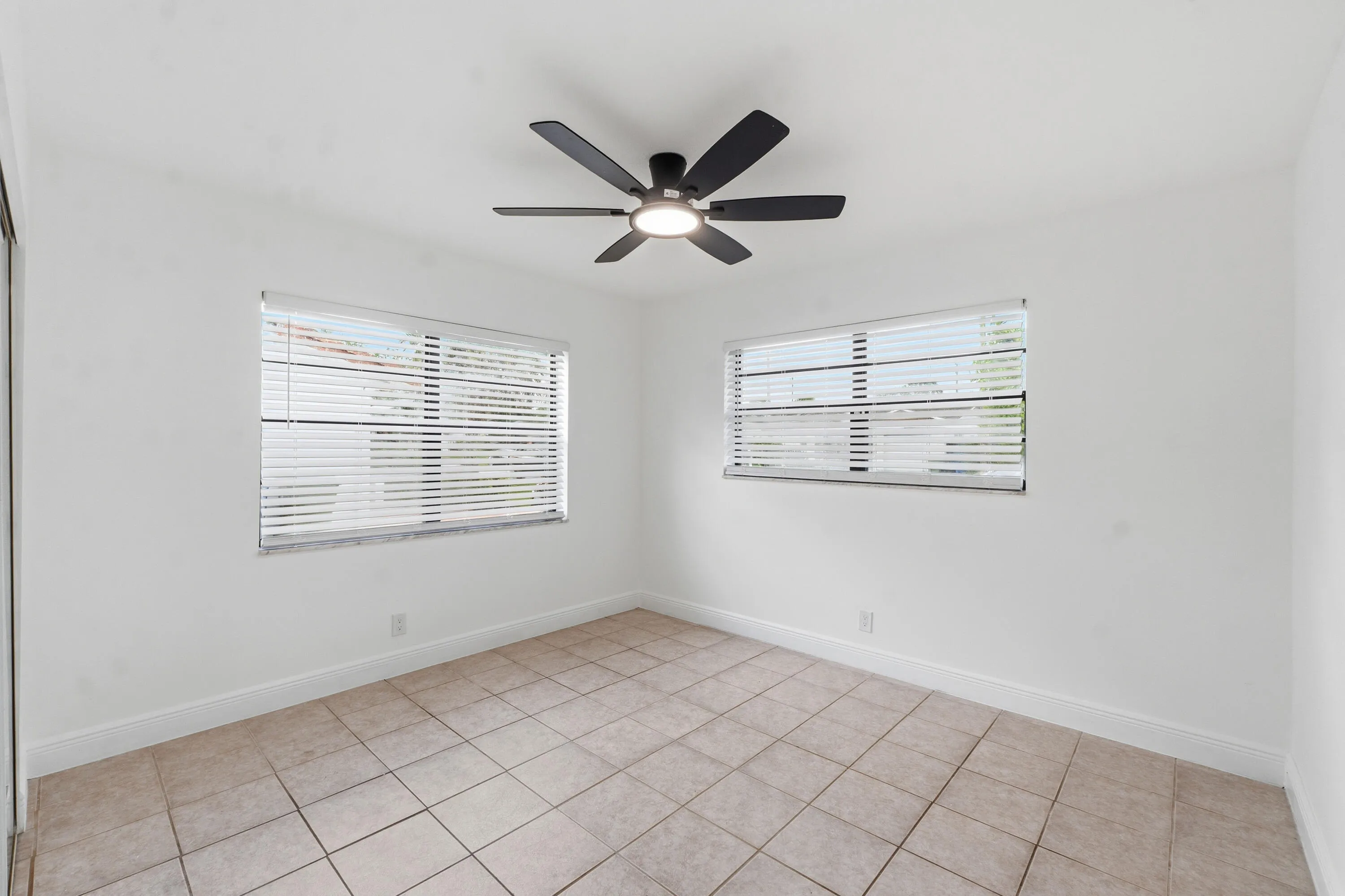 3379 NW 63rd St_032