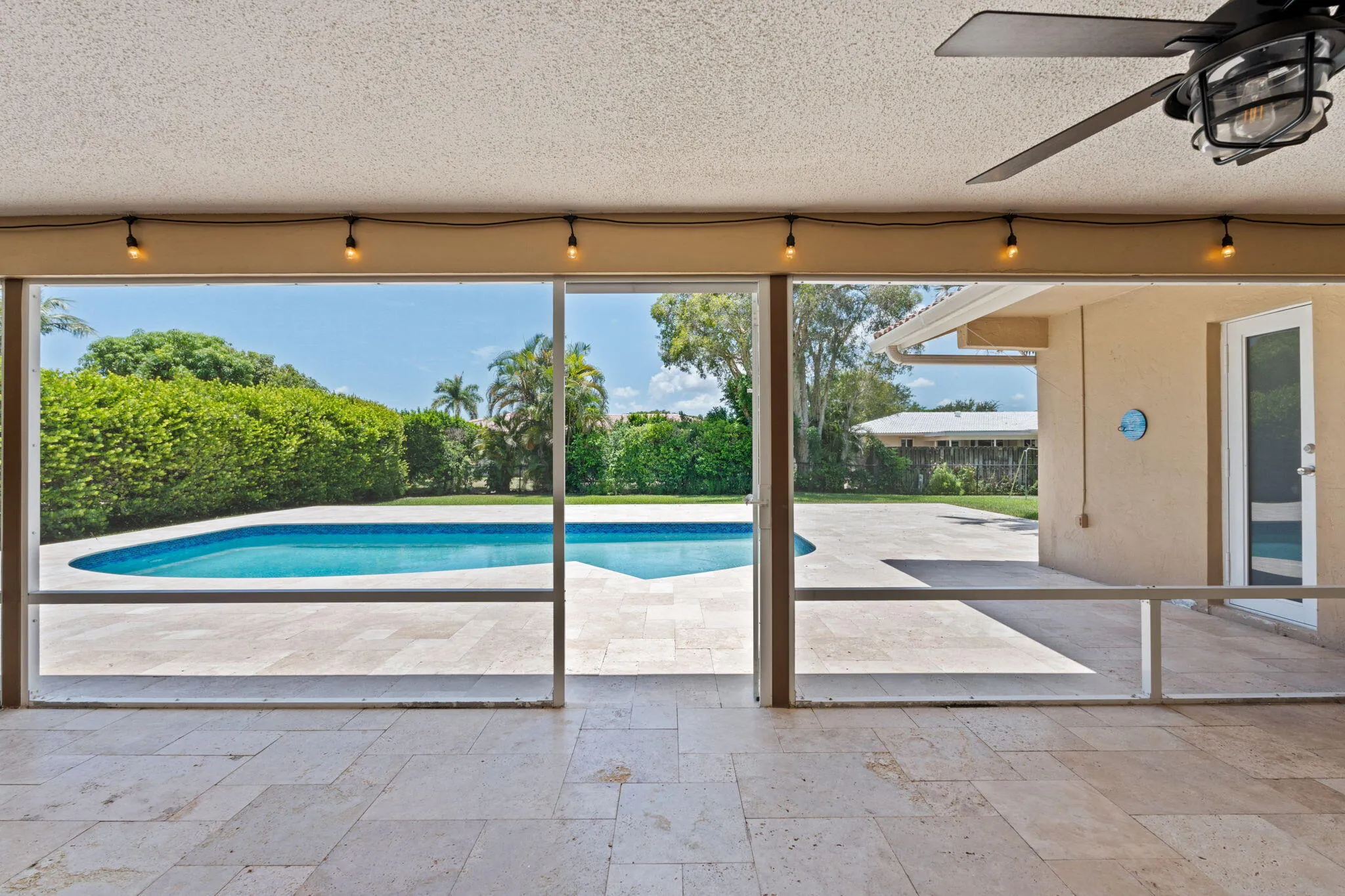 10380 NW 39th Manor