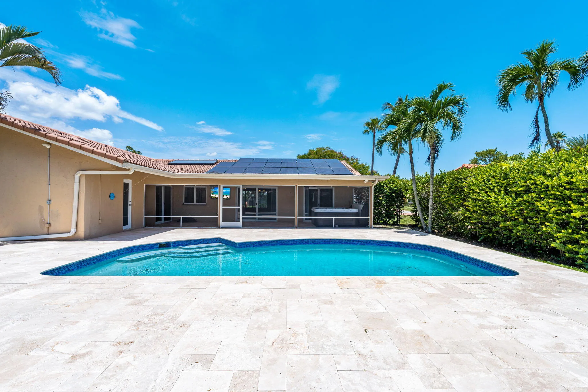 10380 NW 39th Manor