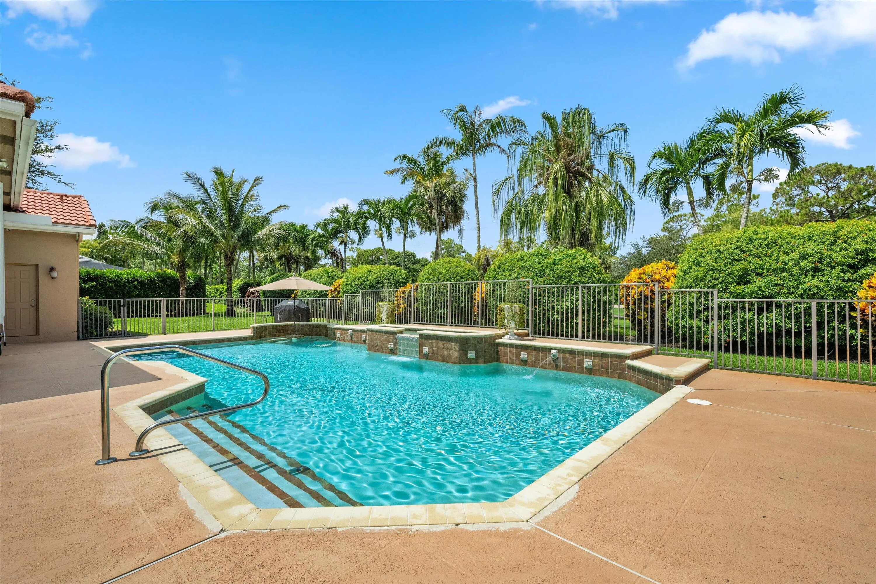 Huge Pool