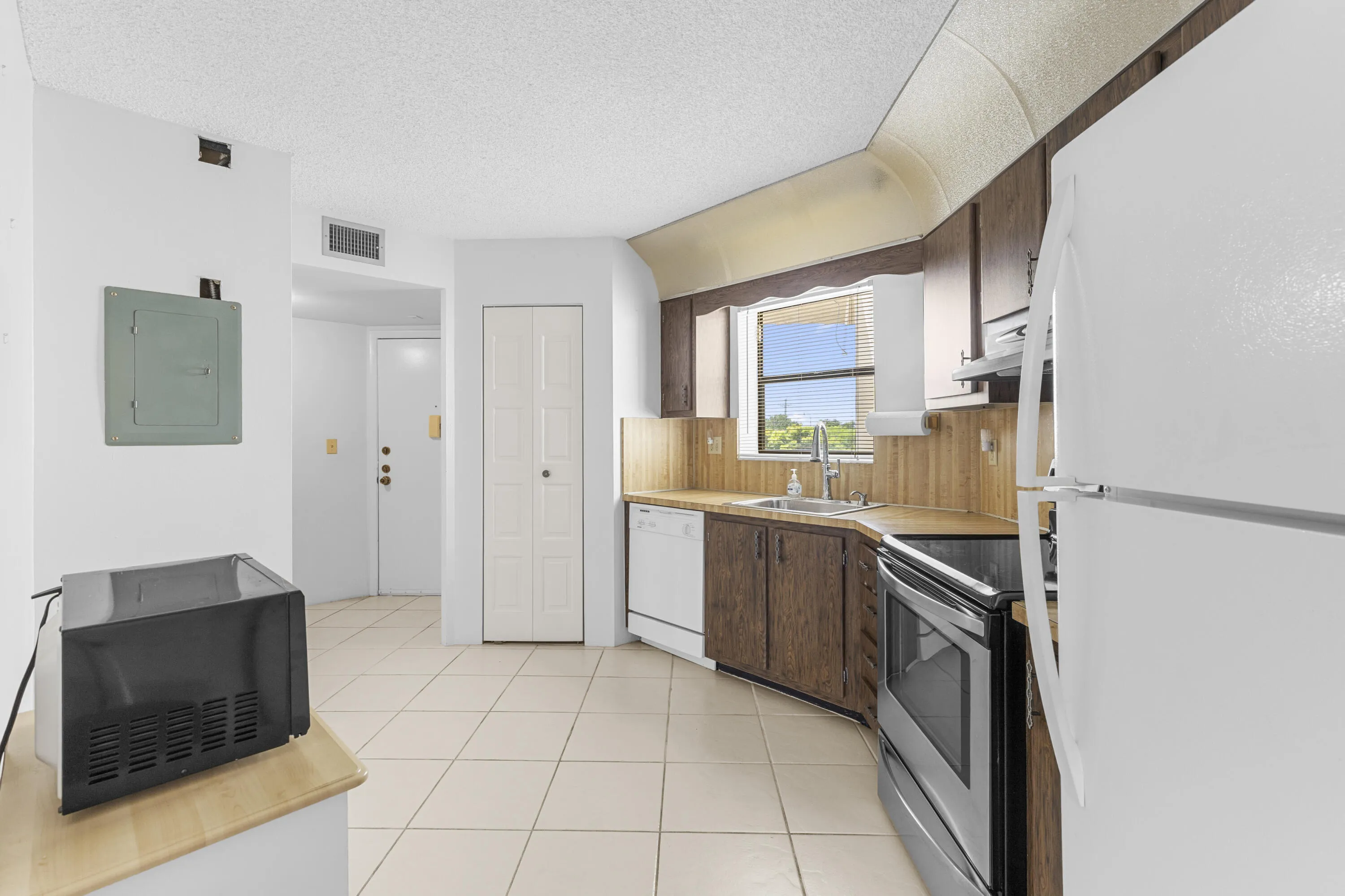 Spacious kitchen