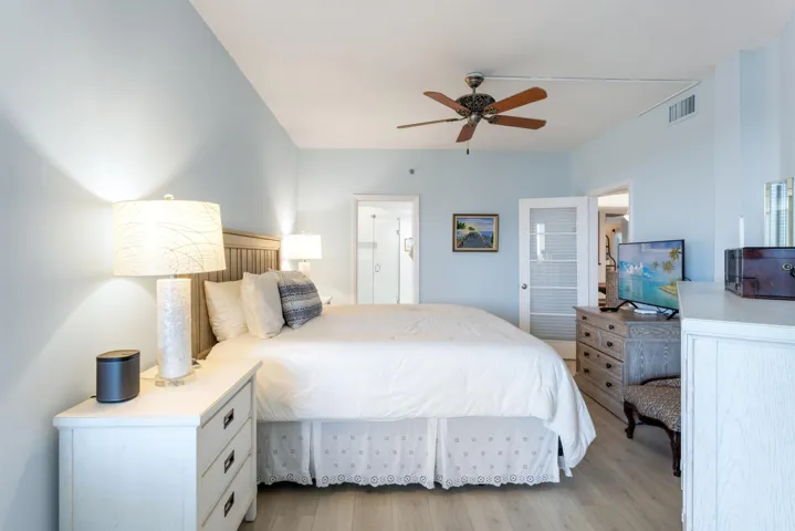 PRIMARY_BEDROOM_STRAIGHT